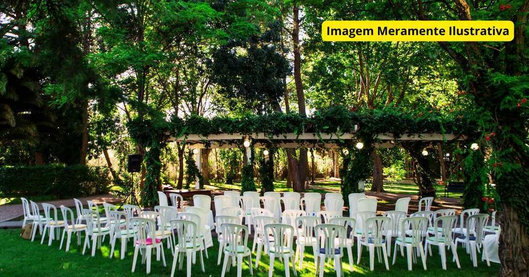 Vantagens de Alugar Cadeiras para Eventos ao Ar Livre